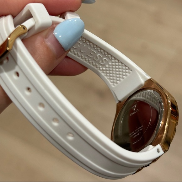 Guess Women's White and Rose Gold Watch - Picture 4 of 6